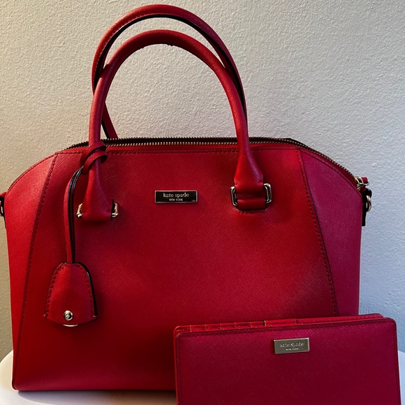 Kate spade purse and wallet. Has removable  cross body strap - Picture 2 of 10